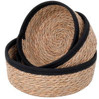Panier de rangement rond tressé écologique de style moderne pour cosmétiques, collations, usage polyvalent sur bureau, en paille et en jonc de mer