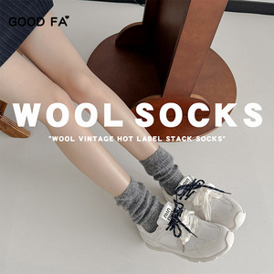 Chaussettes Femme 2025 Automne/Hiver <span class=keywords><strong>en</strong></span> <span class=keywords><strong>Laine</strong></span> et <span class=keywords><strong>Mohair</strong></span> Moelleux, Logo Estampé à Chaud Vintage, Chaussettes Jacquard Amples au-dessus du Genou - Product Image 5