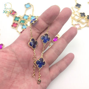 हॉट सेलिंग फैशन पीतल 14k गोल्ड-प्लेटेड फाइव-लीफ क्लैवर हिप हॉप आकर्षण ब्रैसलेट रंगीन जिरकॉन स्टोन दिल के आकार का पैटर्न - Product Image 5