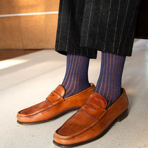 कस्टम लोगो पुरुषों की पोशाक उच्च-अंत ठोस रंग हल्का और अबाधित मध्य ट्यूब मोजे - Product Image 4