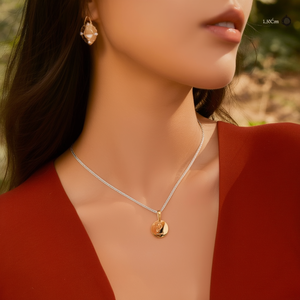 Collar de Acero Inoxidable con Colgante del Zodiaco Leo de Angelina, Chapado en Oro, 1.5 cm, para Mujer, Uso Diario Clásico - Product Image 2