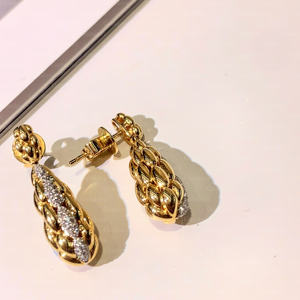 Boucles d'oreilles pour femmes en or 18 carats à motif tressé, diamants de laboratoire de 0,226 CT ronds, bijoux de fête de luxe d'inspiration vintage - Product Image 5