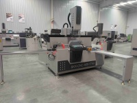 Nouvelle Offre 2025 : Machine de perçage et fraisage CNC automatique 600/800/1200 mm pour profilés aluminium/machines de fabrication de portes et fenêtres