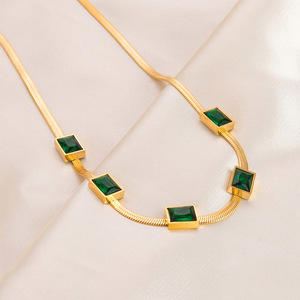 Collar de Acero Inoxidable con Baño de Oro de 18K, Diseño Geométrico con Esmeralda Cuadrada y Circonita, Cadena para Clavícula, Joyería para Uso Diario - Product Image 2