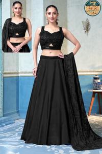 Conjunto de Lehenga Choli Negro de Diseñador para Mujer con Top Corto Bordado y Dupatta para Bodas, Fiestas y Eventos Festivos - Product Image 2