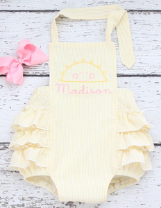 Оптовая продажа детской одежды: летние комбинезоны из сирсакера, ромперы для новорожденных с монограммой и оборками, комплекты ромперов для малышей - Product Image 2