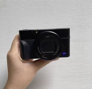 Appareil photo numérique compact Sony RX100 Mark III d'occasion, 20,1 MP, capteur 1 pouce, vidéo Full HD, bon état, prêt à être expédié - Product Image 1