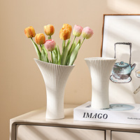 Vase en céramique de style nordique néoclassique, ornement créatif semi-artisanal pour arrangement floral artificiel, salon, luxe léger