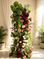 Décoration florale de mariage : Arche florale triangulaire, fleurs d'angle, rangée de fleurs et chemin de table, boule florale