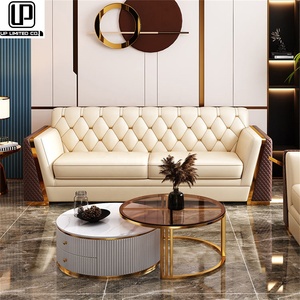 Sofá de Cuero de Diseño Italiano Europeo de Lujo Exclusivo para Sala de Estar con Detalles en Madera - Product Image 2