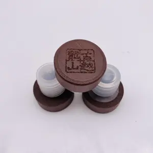 Personnaliser Design Exquis Artisanat <span class=keywords><strong>Mini</strong></span> Naturel-Couleur Bouteille En Verre De Vin en Forme De T En Bois Rond En Caoutchouc <span class=keywords><strong>Bouchon</strong></span> en Liège Avec Logo - Product Image 3
