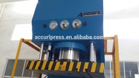 Presse hydraulique pour le gaufrage de tôles de porte en métal