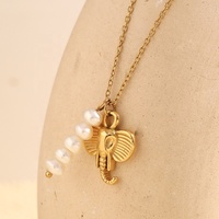 Collier pour femme avec pendentif éléphant en acier inoxydable plaqué or 18 carats et imitation perle, nouveau design