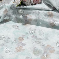 Tissu en dentelle tricotée en maille brodée de perles florales, en mousseline de soie fluide et légère, directement de l'usine