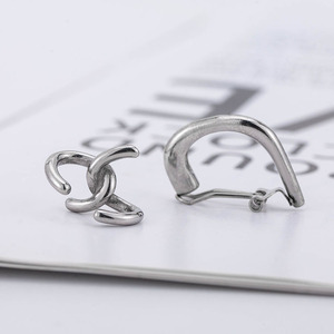 ต่างหูแบบหนีบเหล็กไทเทเนียมทรงเรขาคณิตสำหรับทุกเพศสไตล์เกาหลีแฟชั่นคลิปหนีบหูฤดูร้อนปี 2022 - Product Image 4