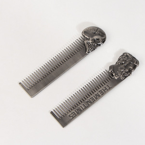 Peignes à moustache de poche en alliage de zinc personnalisés personnalisés <span class=keywords><strong>barbe</strong></span> coiffeur peigne de <span class=keywords><strong>coiffure</strong></span> coiffures - Product Image 3