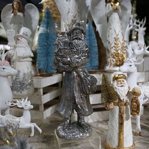 Figura de Santa Claus en Resina con Acabado Metálico, Decoración Navideña para Interiores - Product Image 2
