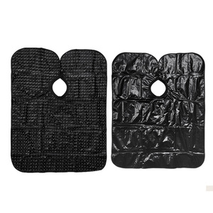 Cape de coiffure anti-adhésive noire pour salon, tablier de coupe de cheveux avec trou pour le cou - Product Image 1