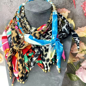 Collana a Catena in Acciaio Inossidabile alla Moda, Collana in Tessuto Colorato, Collana con Stampa Leopardata - Product Image 1