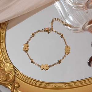 Bracciale da Donna MW alla Moda in Acciaio Inossidabile Placcato Oro 18K con Design a Quadrifoglio e Cuore - Product Image 2