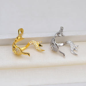 Colgante de Plata S925 con Cuentas Barrocas Deformadas en Forma de Pez Dorado con Engaste Vacío para Fabricación de Joyas 1427 - Product Image 1