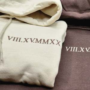 Sudaderas de invierno a juego para él y para ella, números romanos bordados y insignia de lentejuelas, sudaderas con capucha tejidas con patrón 3D-Idea de regalo - Product Image 2