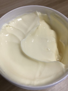 Özel etiket 1kg yüz kremi ve losyon cilt bakımı beyazlatma ve Arbutin & Niacinamide maddeler ile çil kaldırma - Product Image 3