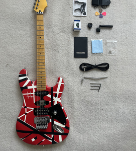Guitare électrique rouge <span class=keywords><strong>mat</strong></span> à 6 cordes personnalisée en usine, bandes noires et blanches, manche en érable, prix abordable, accepte la personnalisation - Product Image 1