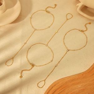 Conjunto de tobillera bohemia turquesa con conchas y cadena de perlas multicapa para un look informal de verano. - Product Image 3