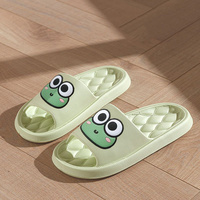 Diapositives de plage d'été Salle de bain Pantoufles antidérapantes Tongs de maison Grenouille de dessin animé Sandales souples