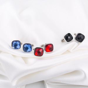 Mancuernillas Cuadradas de Acero Inoxidable para Hombre con Incrustaciones de Diamantes de Imitación, Diseño Geométrico para Ocasiones de Negocios, Colores Azul, Negro y Rojo - Product Image 4