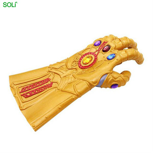 Hecho en China al por mayor promocional barato y buena <span class=keywords><strong>película</strong></span> Cosplay acción Thanos juguetes de guerra del infinito guante - Product Image 4