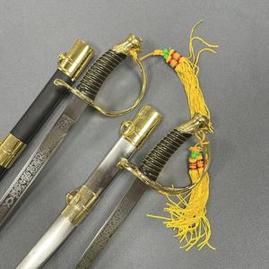 Épée de commandant du Corps <span class=keywords><strong>des</strong></span> Marines <span class=keywords><strong>des</strong></span> États-Unis, décorative de style occidental, pour cérémonie de levée du drapeau, épée de chevalier en métal, non affûtée, pour collection - Product Image 3