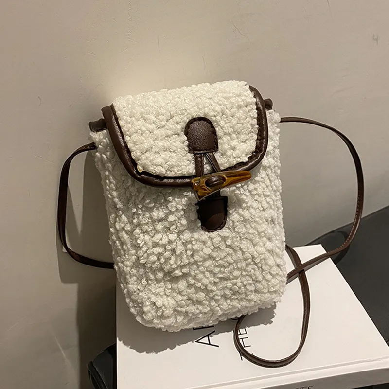 Toptan kürklü faux kürk postacı çantası rahat mini crossbody çanta kadın zincir yumuşak kabarık taklit yün omuz çantaları