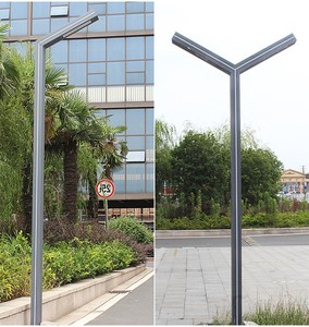 Lampadaire de jardin LED extérieur moderne, corps en laiton, IP65, 2700K, blanc chaud doux, détecteur de mouvement, alimenté par énergie solaire, garantie 10 ans - Product Image 3