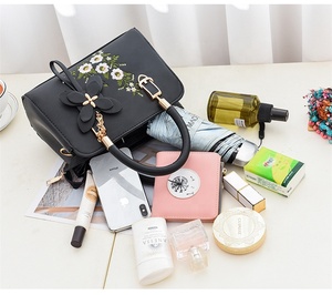 Nuova Collezione di Borse <span class=keywords><strong>a</strong></span> Tracolla con Ricamo Floreale, Grande Capacità, in Pelle PU, per Donne - Product Image 4