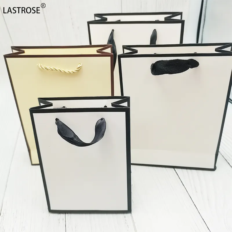 Fabrik lieferant Karton Papiertüte Luxus Band Griff Boutique Shopping Verpackung Eigenmarke White Paper Taschen