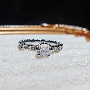 <span class=keywords><strong>Anello</strong></span> Solitario <span class=keywords><strong>di</strong></span> Lusso con Zirconia Cubica Taglio Cuscino, Fascia Eternity con Pavé Completo e Bordo Ondulato, <span class=keywords><strong>Anello</strong></span> <span class=keywords><strong>di</strong></span> Fidanzamento da Donna, Vendita all'Ingrosso - Product Image 3