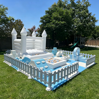 Équipement de jeu souple avec château gonflable, clôture blanche, toboggan, balançoire, articles de jeu souples pour tout-petits, idéal pour la location de fêtes d'anniversaire pour enfants