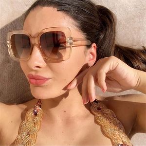 Lunettes de soleil pour femmes, mode vintage 2020, luxe, transparentes, dégradées, grandes montures, lunettes de soleil surdimensionnées, carrées - Product Image 1