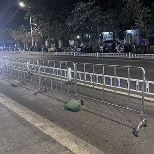 Barrière de contrôle des foules <span class=keywords><strong>amovible</strong></span> de 2200 mm à 2500 mm de largeur pour la sécurité routière et la gestion publique - Product Image 5