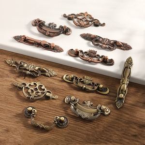 Tiradores de cajón de puerta de armario de muebles de madera para el hogar clásicos tipo corona de Color de latón antiguo de alta calidad - Product Image 2