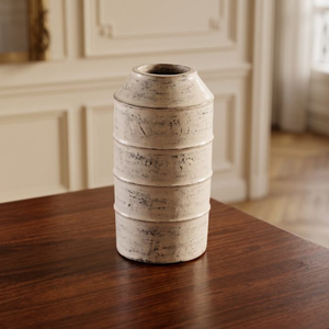 Este florero de cerámica beige minimalista de estilo Japandi presenta un diseño segmentado, perfecto para la decoración de mesa en el hogar. - Product Image 2