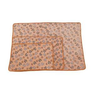 Venta al por mayor de lujo Coral polar perro manta en forma de corazón mascota cama Mat Animal estampado patrón lindo estilo de espuma para el invierno dormir viaje - Product Image 5