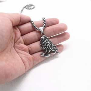 Collar de Acero de Titanio Estilo Gótico Europeo yunnique, Joyería Unisex con Colgante de Pájaro Retro, Diseño de Cuervo - Product Image 4