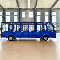 Bus touristique électrique bleu à toit ouvert pour le transport de passagers en groupe à l'aéroport et sur le campus