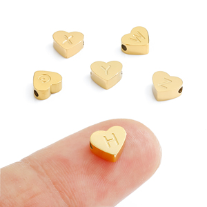 Pendentif en forme de cœur avec initiale gravée EManco, accessoires DIY, bijoux en acier inoxydable imperméable personnalisés, créez vos propres breloques - Product Image 1