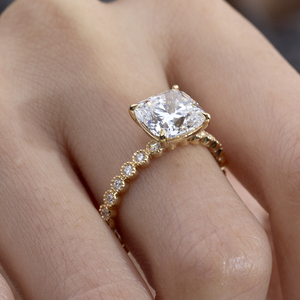 Bague de fiançailles Messi Jewelry MSR-1742 en or 18 carats avec diamant solitaire taille coussin et sertissage clos, diamant de laboratoire - Product Image 6