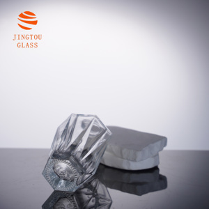 Bouteille à vin en verre cristallin taillé au diamant <span class=keywords><strong>haut</strong></span> <span class=keywords><strong>de</strong></span> <span class=keywords><strong>gamme</strong></span> <span class=keywords><strong>de</strong></span> 250 ml, idéale pour le brandy, le whisky et le <span class=keywords><strong>gin</strong></span> - Product Image 3