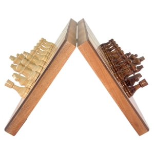 Tablero de Ajedrez Magnético de Madera de Alta Gama, Tres en Uno, Diseño Plegable, Incluye Ajedrez, Damas y Backgammon - Product Image 4